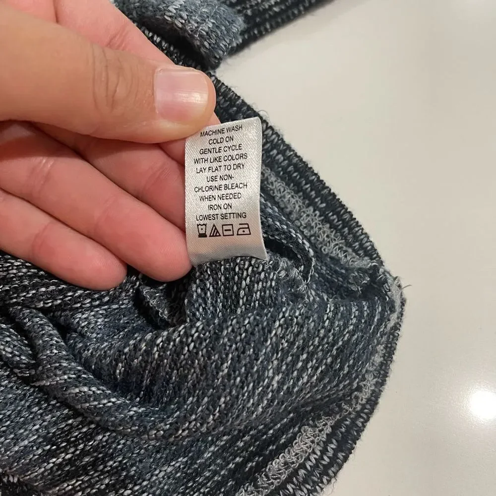 Me‎ to We Navy/Grey Marbled Knit Crop Top - Size Medium - Picture 8 of 8